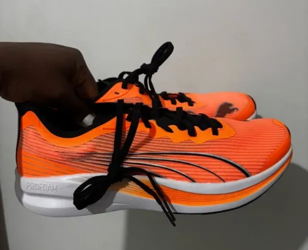 tênis running puma proseries, tamanho 39, na cor laranja. ideal para corrida, oferece conf