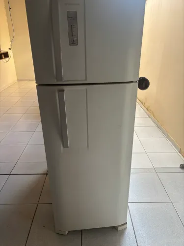 Vendo Geladeira Electrolux com defeito