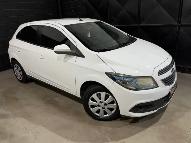 Chevrolet Onix Hatch LT 1.4 8V Flex Power Mec. 4P 2013