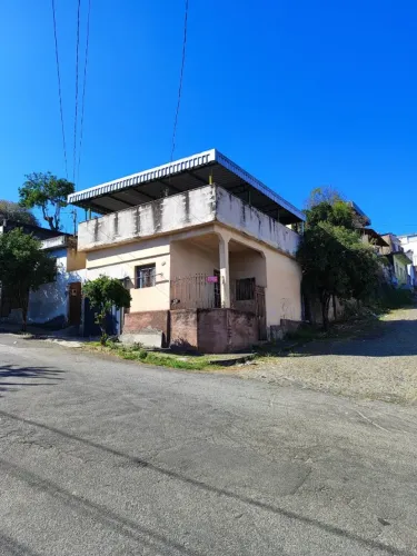 3 casas,lote grande com 506 metros pertinho do centro de Divinópolis MG