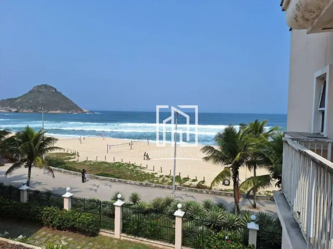 CONDOMÍNIO LA PLAGE - RECREIO DOS BANDEIRANTES - 2 QUARTOS SENDO 1 SUÍTE - VISTA MAR - 2 V