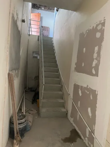 ESCADA DE FERRO COM GUARDA CORPO