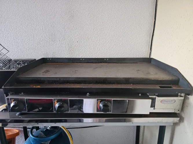Chapa para lanches com mesa 