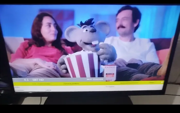 Televisão philco de 32 Polegadas com detalhes