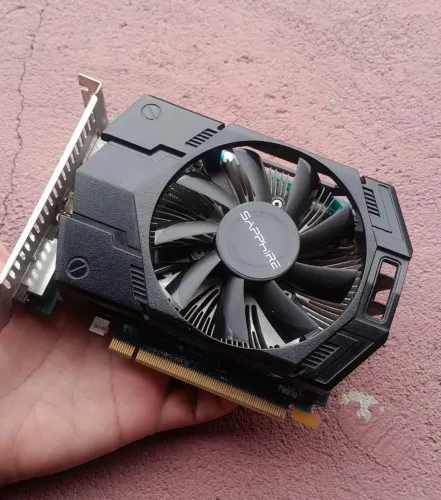 Placa de Vídeo Sapphire Radeon R7 250X 1GB GDDR5