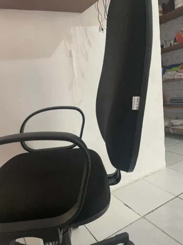 Cadeira de Escritório Giratória Milla - Preta