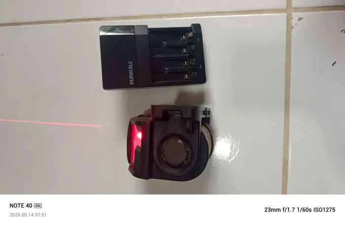 Nivel laser Dewalt 2 linhas vermelho com pilhas e carregador duracell fortaleza Ceará