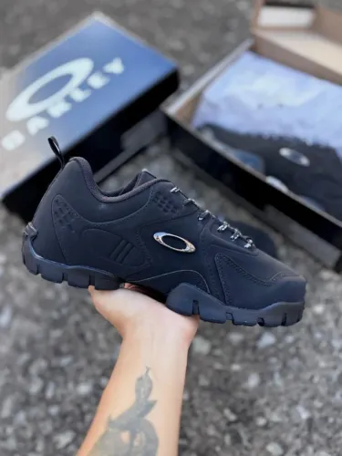 Bota Oakley Stratus Masculino Premium Cor: Preto - Disponível 38 AO 43