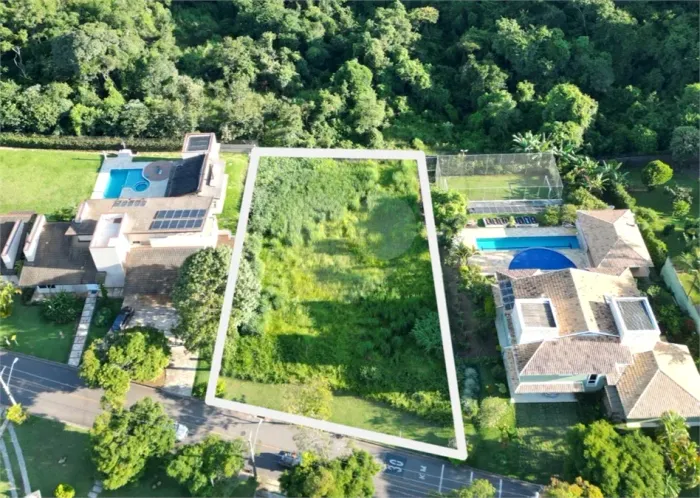 Terreno à Venda de 1.500 m² no Condomínio Jardim Primavera em Louveira/SP