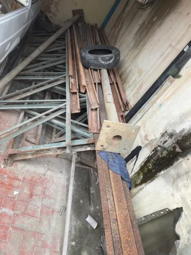 Vendo ferragens