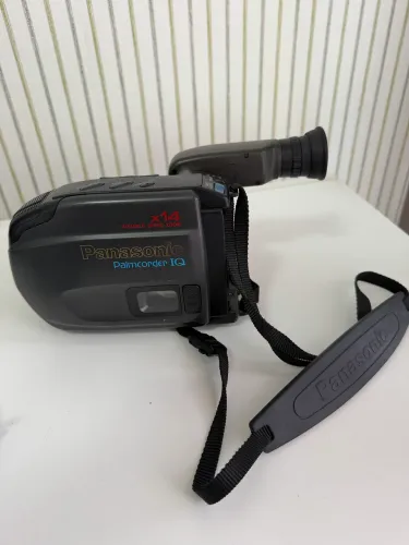 FILMADORA PANASSONIC USA - nade in Japan, acompanha acessórios. 
