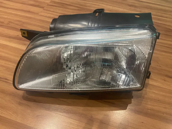 O par farol Citroem  Berlingo 99/03