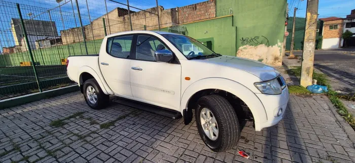 Mitsubishi L200 Triton HPE 3.2 CD TB Int.diesel AUT 2013