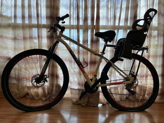 Bicicleta Caloi aro 29 com 21 marchas com freio a disco e câmbio shimano