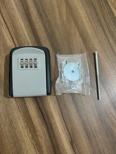 Mini cofre metal de  parede com senha numérica 