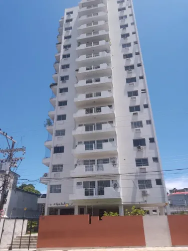 Centro-Edifício Henrique Dom Infante* Vendo no 15ºandar Aptº c/03 Quartos* 02 Garagem**