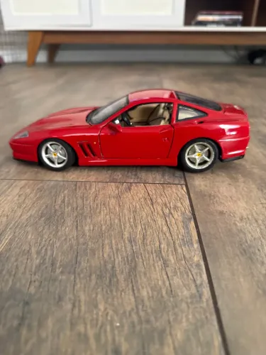 Carrinho Ferrari 550 Maranello 1996 - Burago