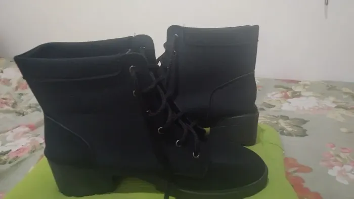 Bota feminina N 34 ou 36