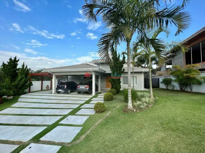 Casa alto padrão à venda completamente mobiliada e equipada no Condomínio Terras de Santa