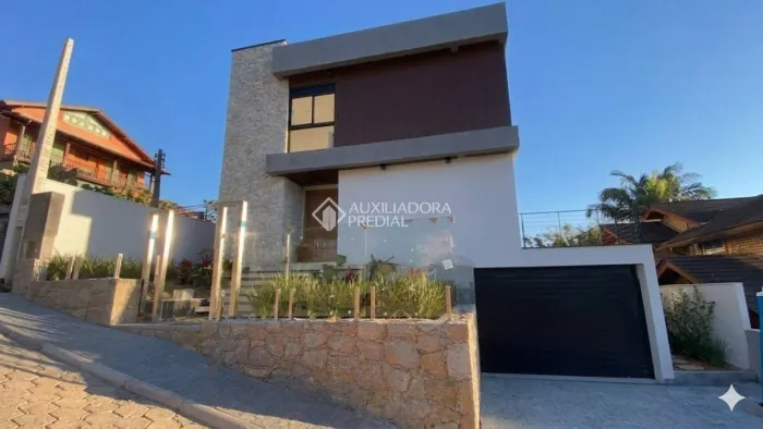 Casa de alto padrão com 3 Suites à venda, 453m² - Cacupé