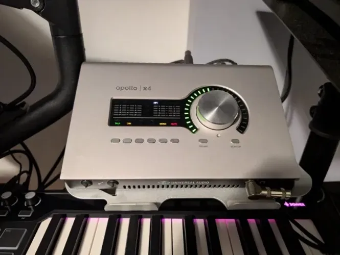 Interface de áudio UAD Apollo X4 2nd Gen Thunderbolt