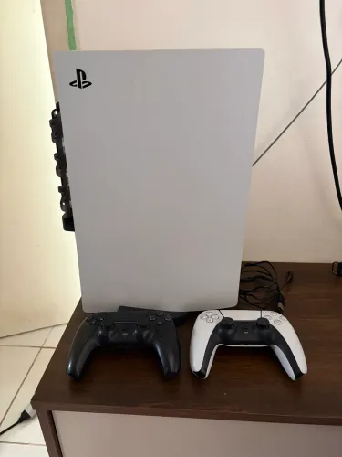 PS5 825GB - MÍDIA FÍSICA/DIGITAL - 2 CONTROLES