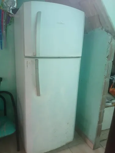 Geladeira par vender só falta colocar o  gás 150