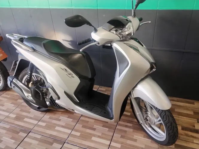 Sh 150i 2017 Impecável sem Detalhe Segundo Dono 33.000Km Aceito Troca Parcelo no Cartão