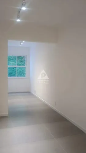 Quarto e Sala à venda em Copacabana