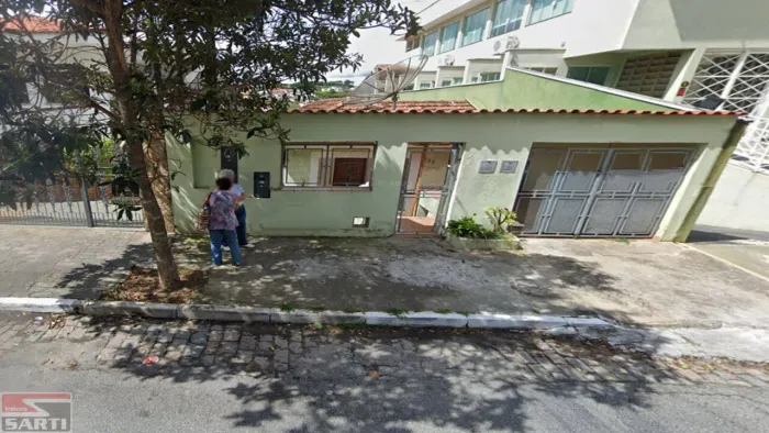 TERRENO LEVE DECLÍVE , 8,00 METROS DE FRENTE , COM 5 RESIDÊNCIAS , BAIRRO DA ÁGUA FRIA
