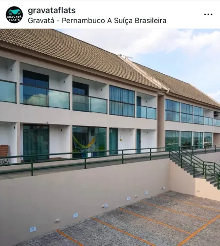 Vendo flat em Gravatá com vista para as montanhas