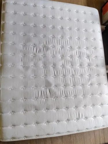Vendo colchão Queen Size Castor molas ensacadas.