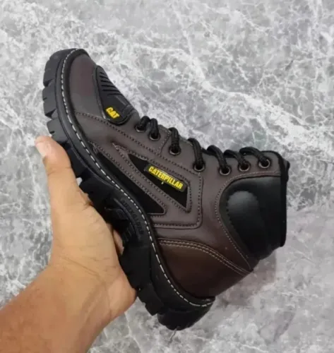 Bota cat marrom