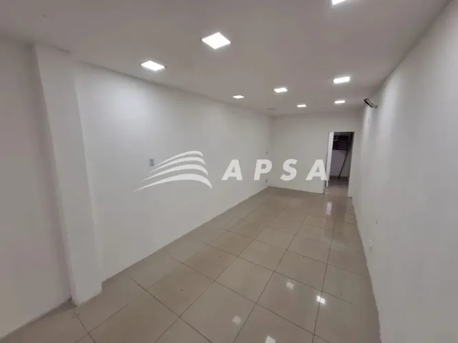 PONTO COMERCIAL EM SÃO MARCOS/PÁU DA LIMA. COMPOSTA POR 20 M² FRENTE DE RUA, 2 DIVISORIAS