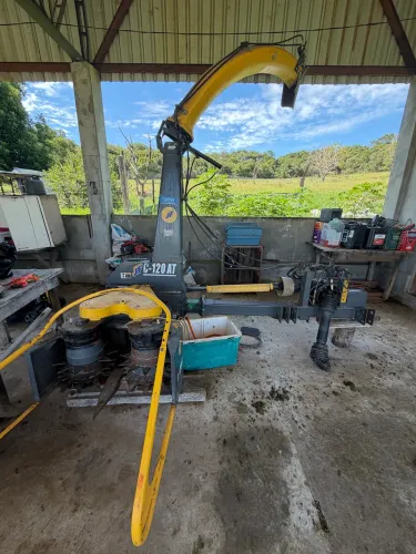 Colhedora de forragem jf c-120 AT ano 2023