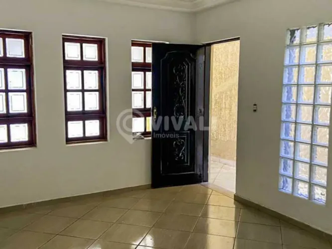 Casa de rua - / Residencial / Parque da Colina