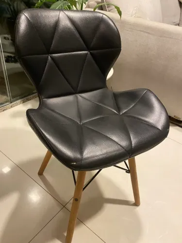 Kit 4 Cadeiras Estofadas Modernas com Pé de Madeira - Estilo Eames