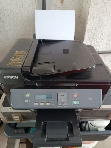 Vendo Impressora Multifuncional Workforce Epson M205, passa papel mas não imprime. Leia.