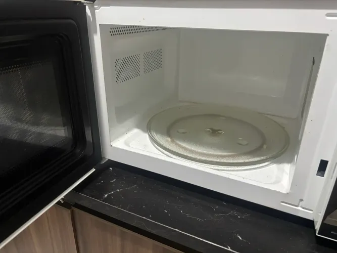 Microondas Britânia 