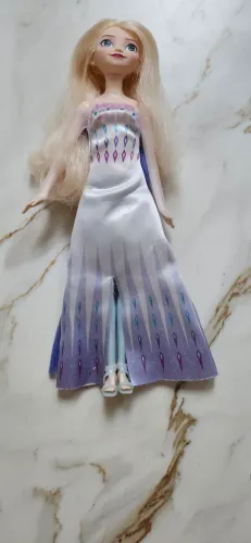 Boneca Elsa usada
