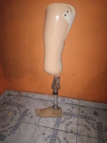 Prótese de perna completa acessibilidade