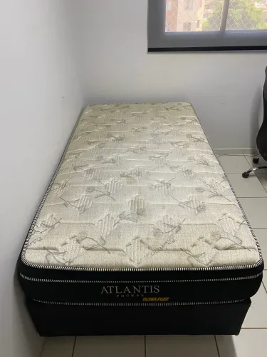 CAMA BOX SOLTEIRÃO EM BOM ESTADO DE CONSERVAÇÃO