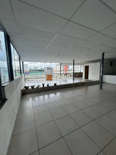 PREDIO NO CENTRO COM PONTO COMERCIAL E MAIS DOIS PAVIMENTOS