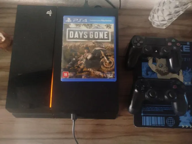 Ps4 com 2 controles e 3 jogos, aceito ofertas.