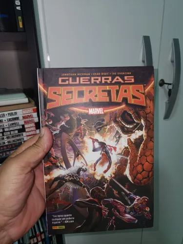 Guerras Secretas 2015 capa dura 