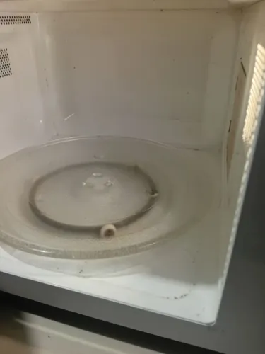 Vendo micro-ondas Midea 27 litros semi novo