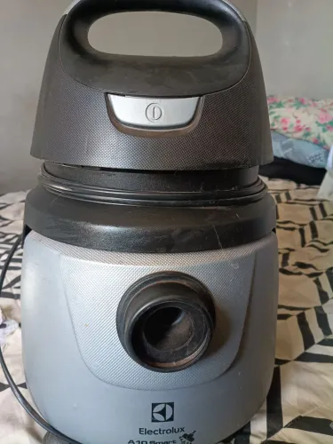 Aspirador de pó e água