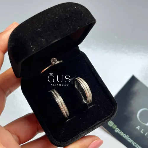 Par de alianças diamantada 4mm + Solitária
