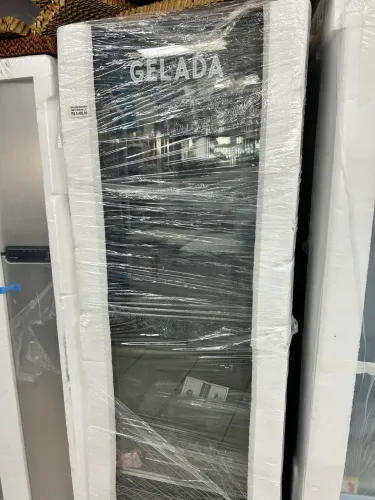 Cervejeira conservex tampa de vidro 400 litros