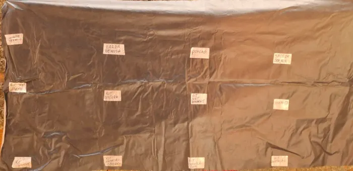 Bombásticas novas e lona com identificação para uso militar